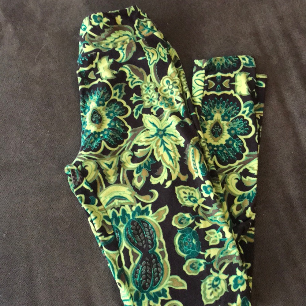 Lularoe legging. Great green and brown print!